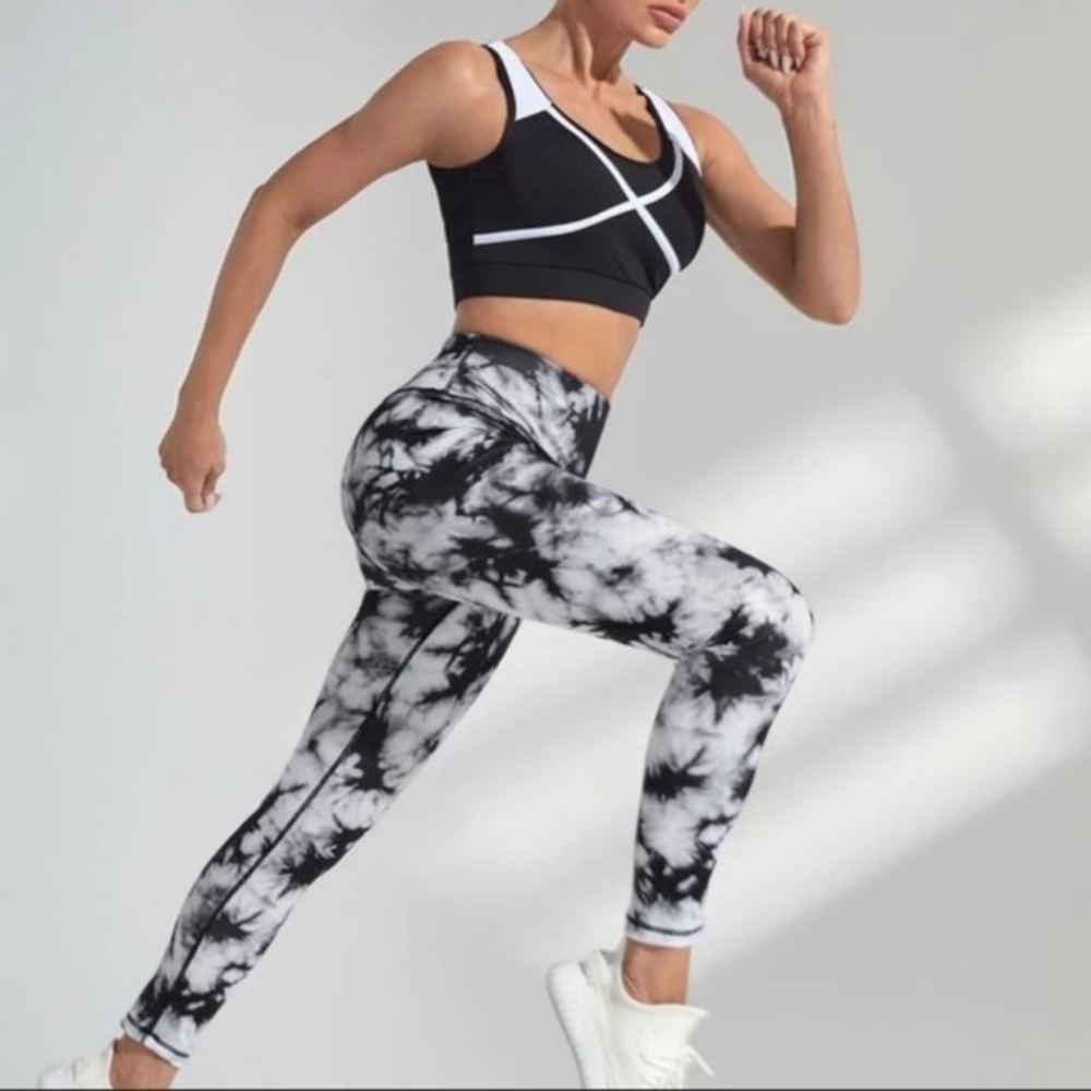 Noli Active Black and White Tie Dye Leggings‎ Size Medium